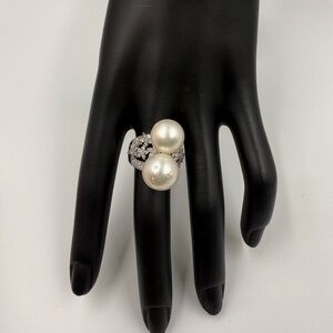 Elegant Pearl and Silver Ring